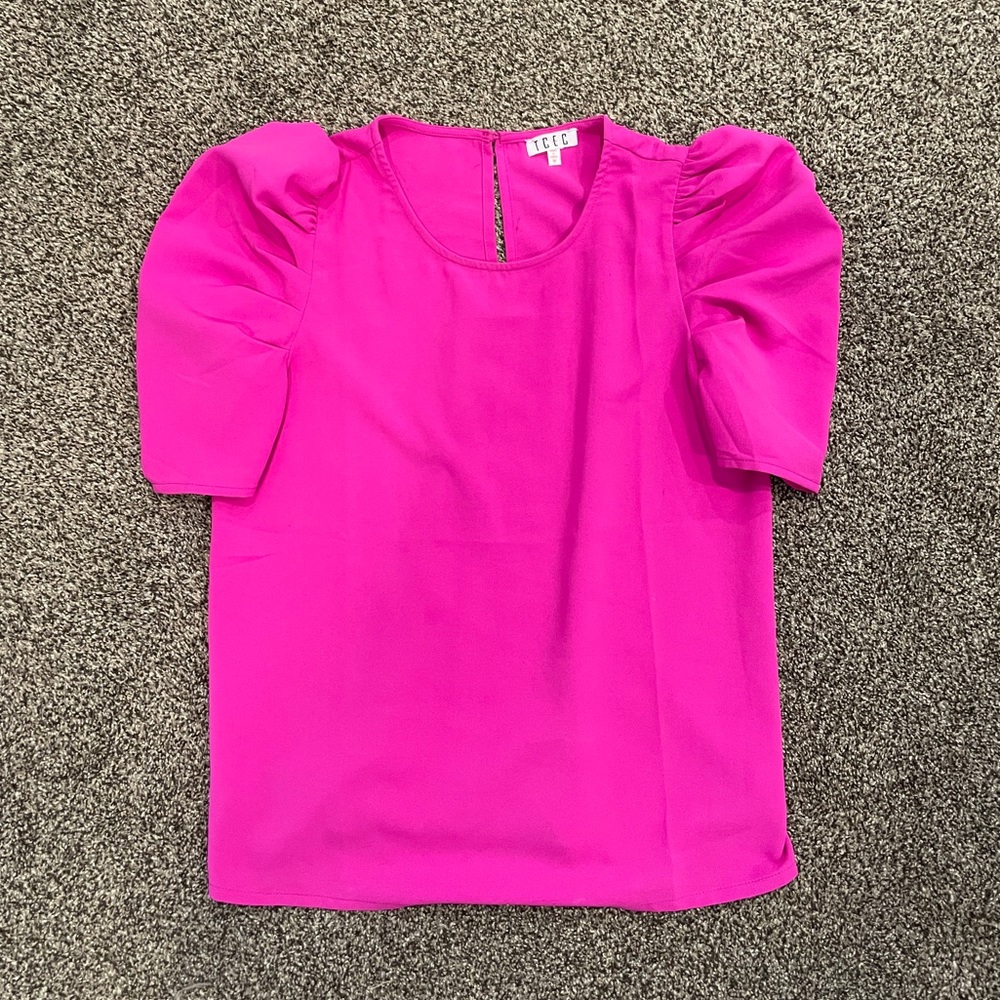 Bright pink short sleeve puff sleeve shirt